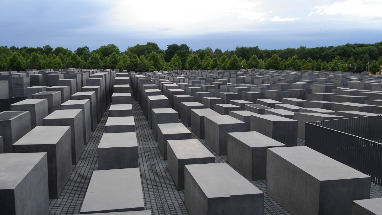 Memorial_to_the_murdered_Jews_of_Europe.jpg