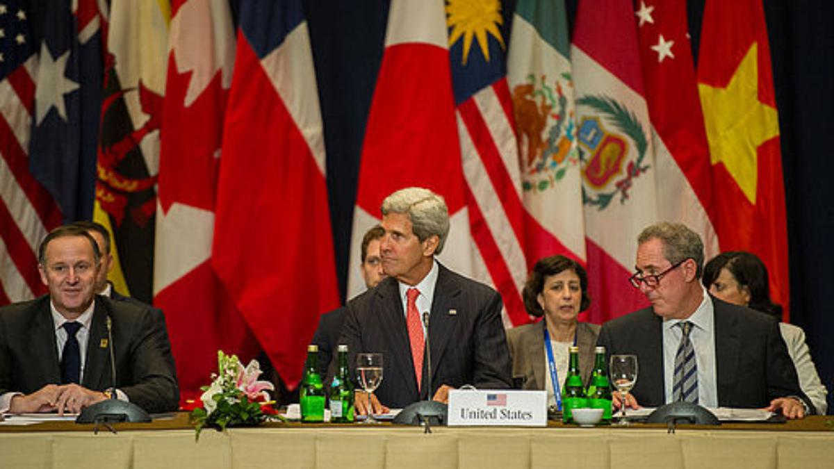 Secretary_Kerry_Participates_in_the_TPP_Meeting_with_Nations'_Leaders_(10152830624).jpg