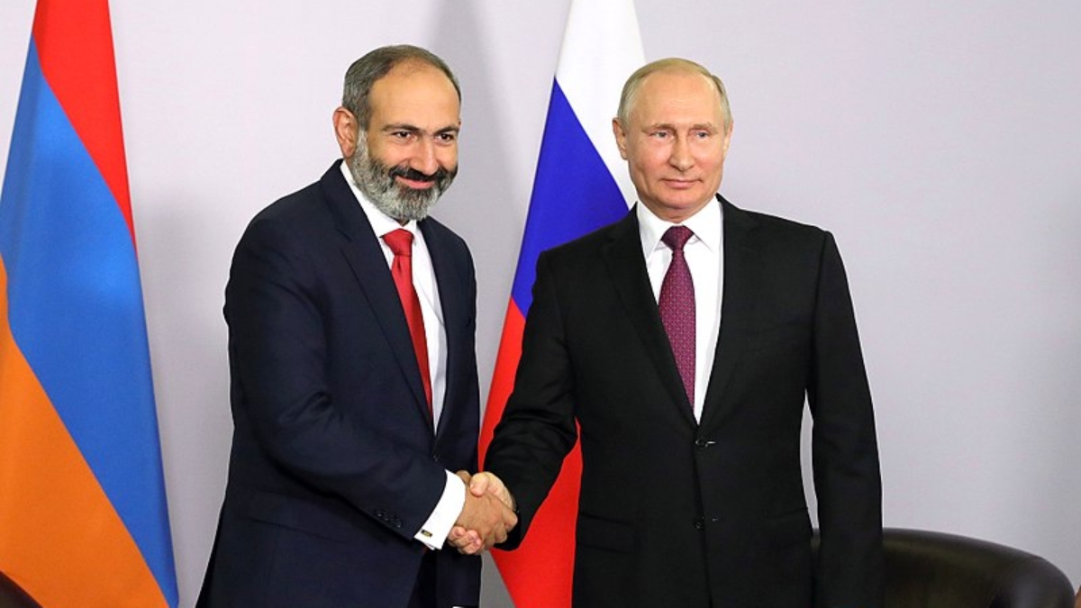 800px-Vladimir_Putin_and_Nikol_Pashinyan_(2018-05-14)_02